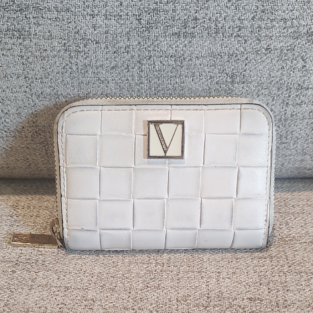 Victoria Secret Zip Around Wallet Used White/Cream-*EXTERIOR MARKS